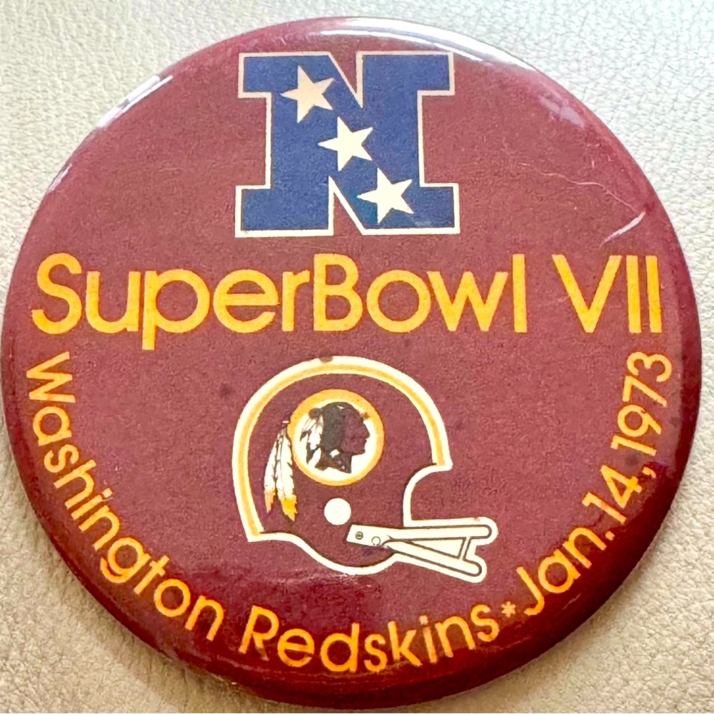 Super Bowl VII pin button from 1973, Washington Redskins - Old logo.